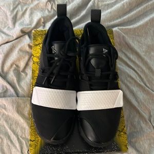 PG 2.5 TB SIZE 9 in men SIZE 10.5 in women